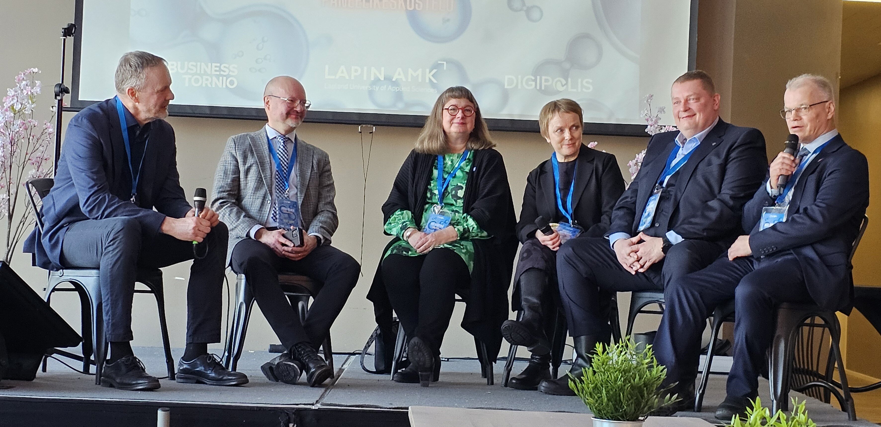 Markku Kivistö, Business Finland, Jukka Kujala Tornion kaupunginohtaja, Vivi Marttila Simon kunnanjohtaja, Hannele Matinlassi Keminmaan kunnanjohtaja, Matti Ruotsalainen Kemin kaupunginjohtaja, Mika Simoska Tervolan kunnanjohtaja. KUVA: Soile Suvanto Kemin Digipolis oy